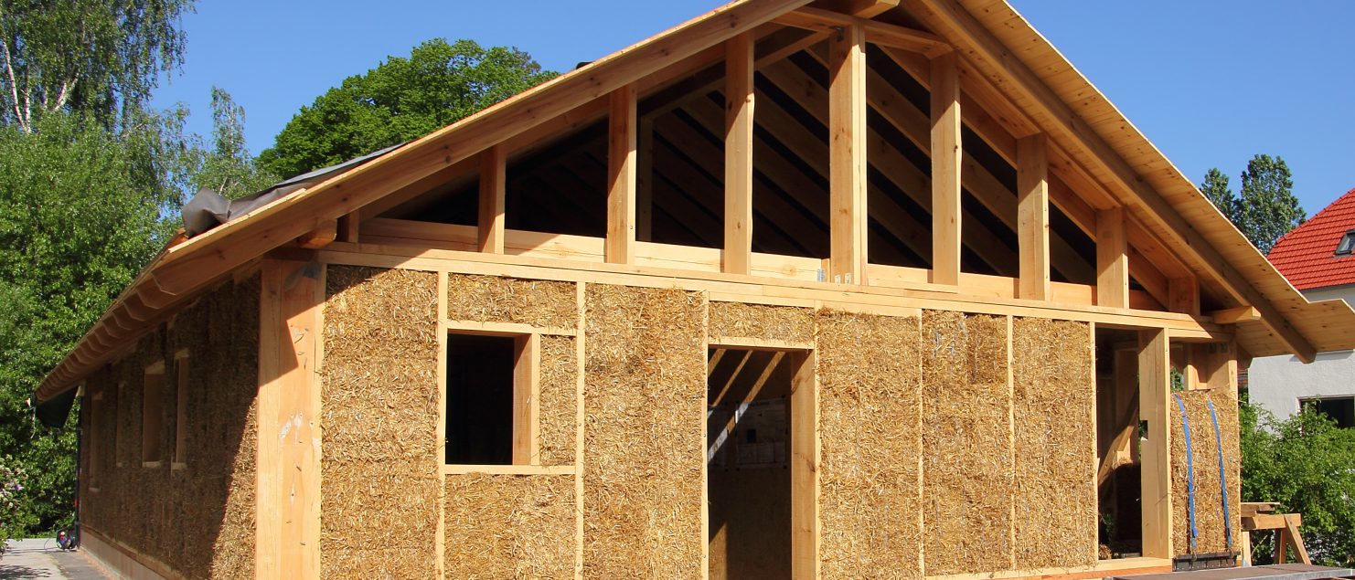 Strohballenhaus im Rohbau